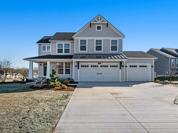 840 Harvest Home Ct, Lowell, MI 49331