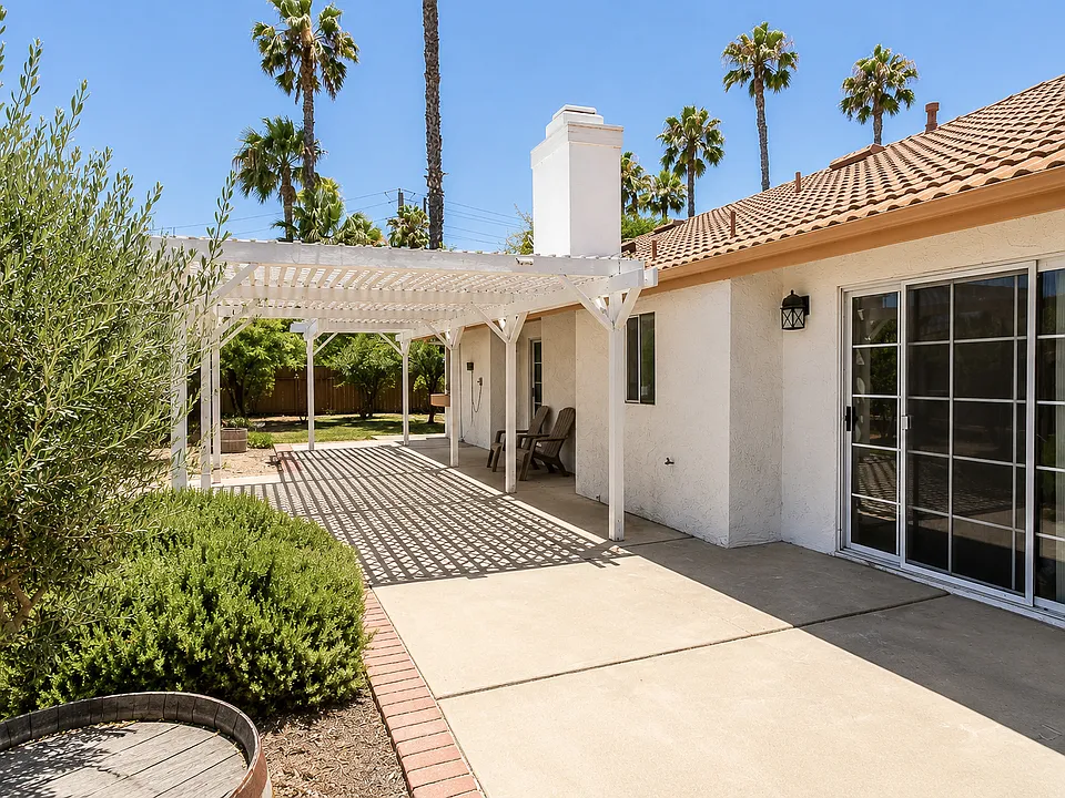 42375 Carino Pl