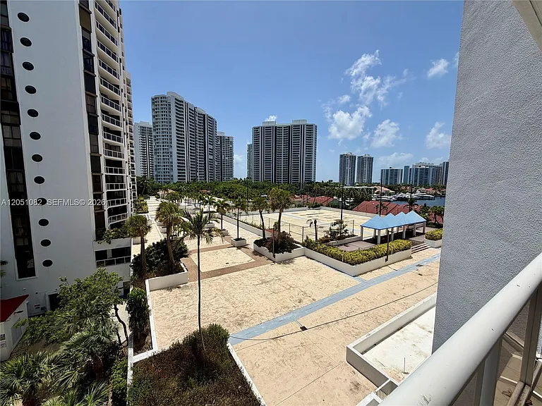3610 Yacht Club Dr #602 — Photo 17