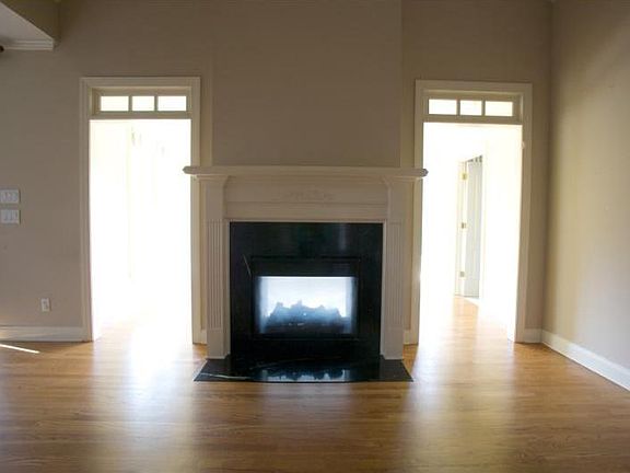 4th image of 1695 Glenhurst Dr