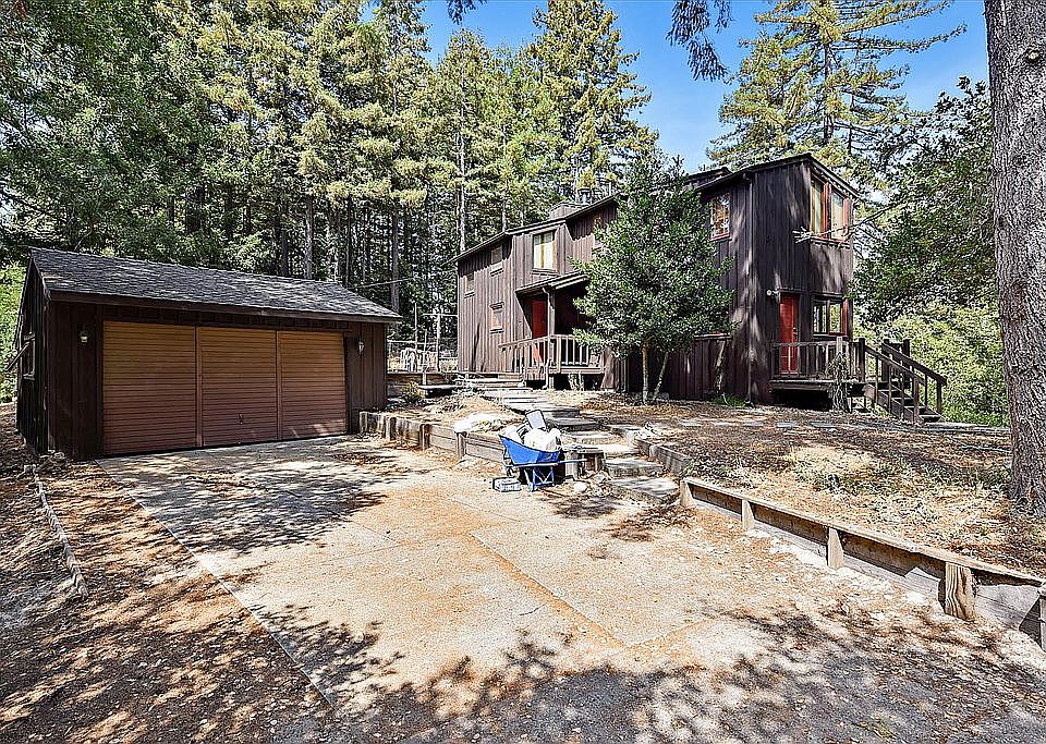 1st image of 940 Rebecca Dr