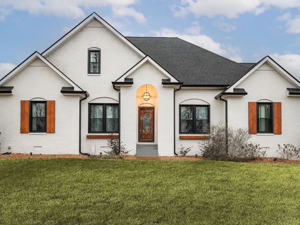 95 Old 25 Loop, Castalian Springs, TN 37031