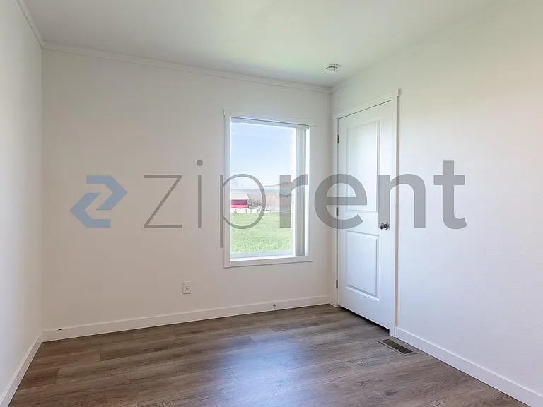 23143 Lowe Rd E — Photo 26