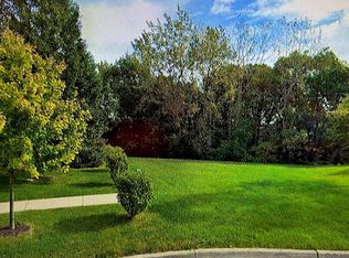 1589 Stonehenge Ct, Aurora, IL 60502