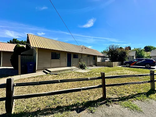 1204 N Brooklane St Photo 1