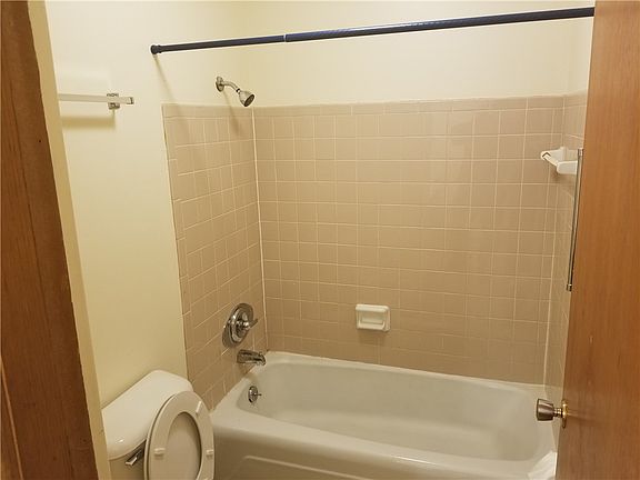 4th image of 1820 Grove Street #1
