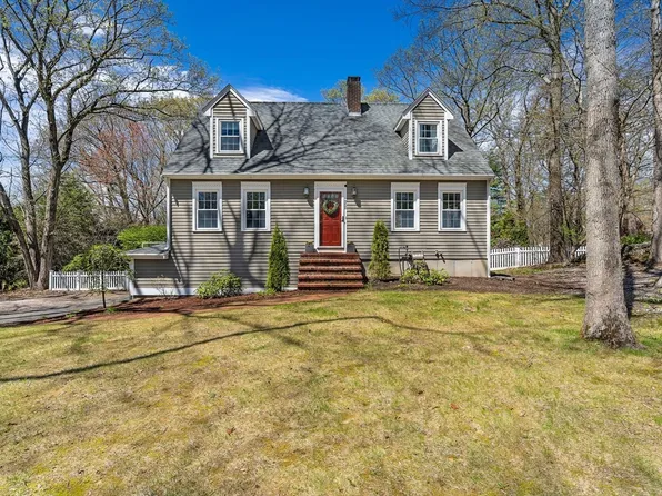 71 Countryside Ct, North Attleboro, MA 02760