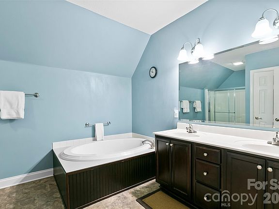 5th image of 28 Chapel Park Rd