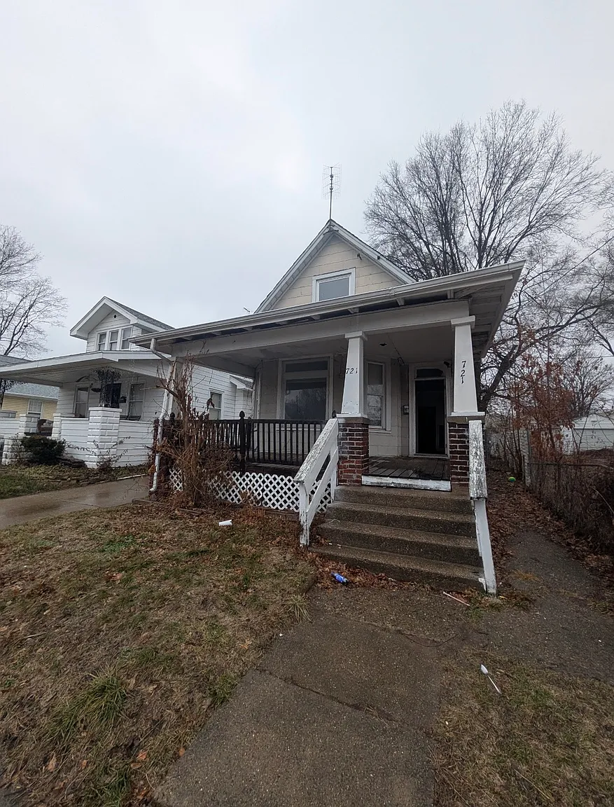721 E McClure Ave photo 1