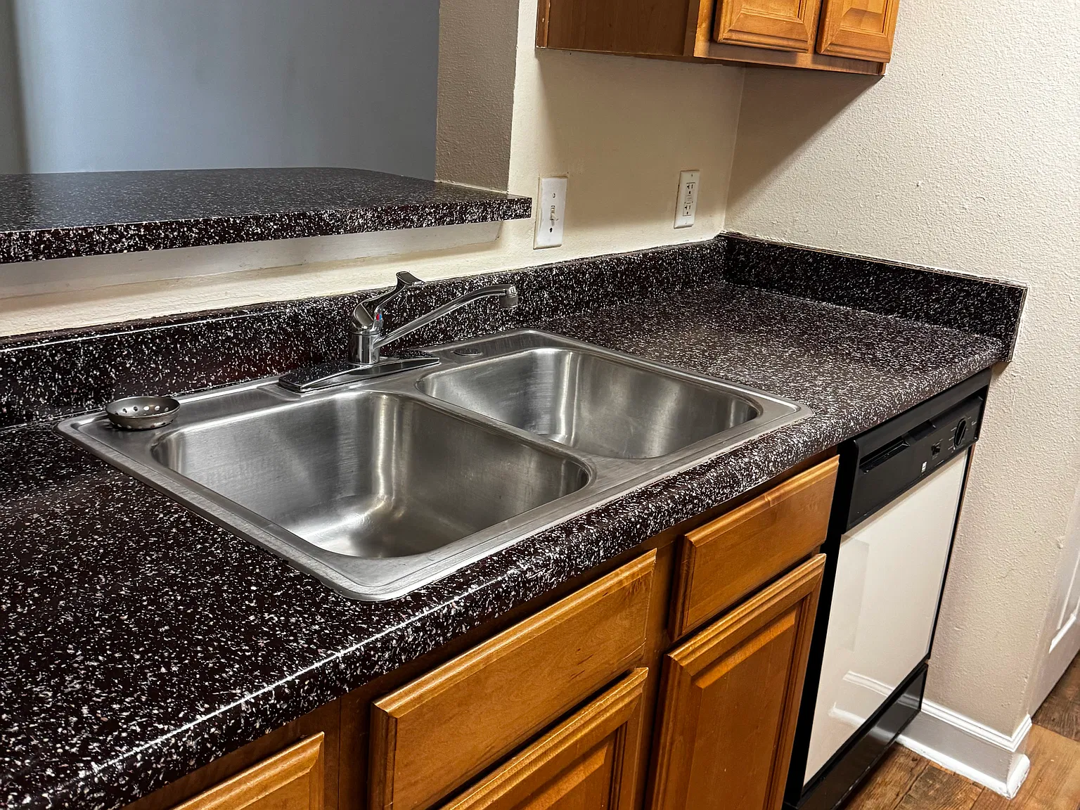 2 bed, 1110 sqft, $1,350 — Photo 3