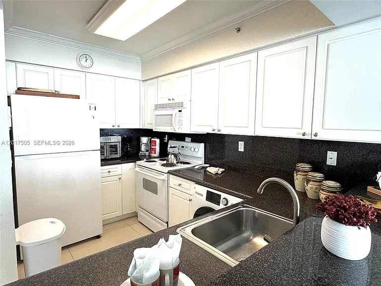 2501 S Ocean Dr #Penthouse 4 — Photo 10