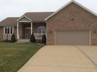 104 Covington Dr, Butler, PA 16001