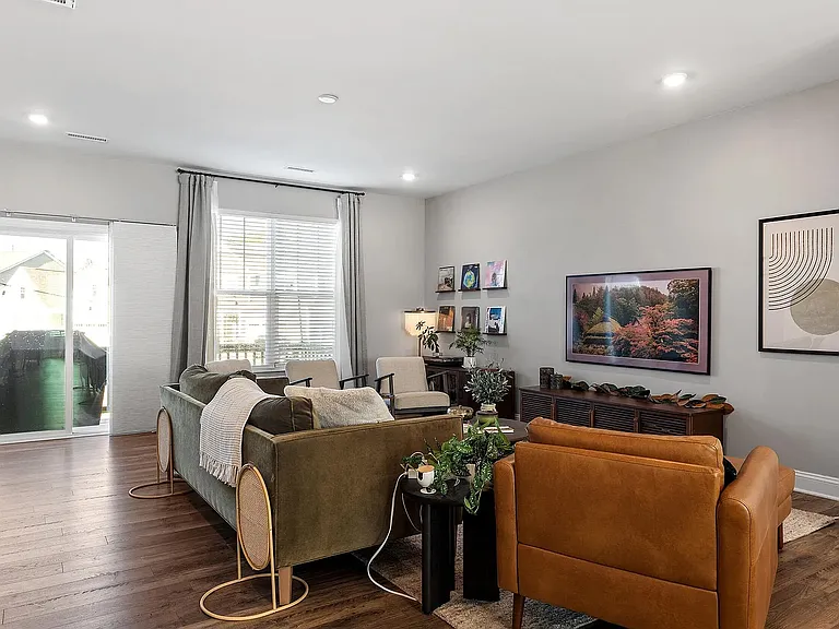1014 Falling Rock Pl — Photo 5