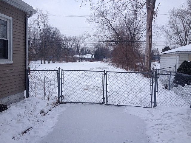 spacious yard