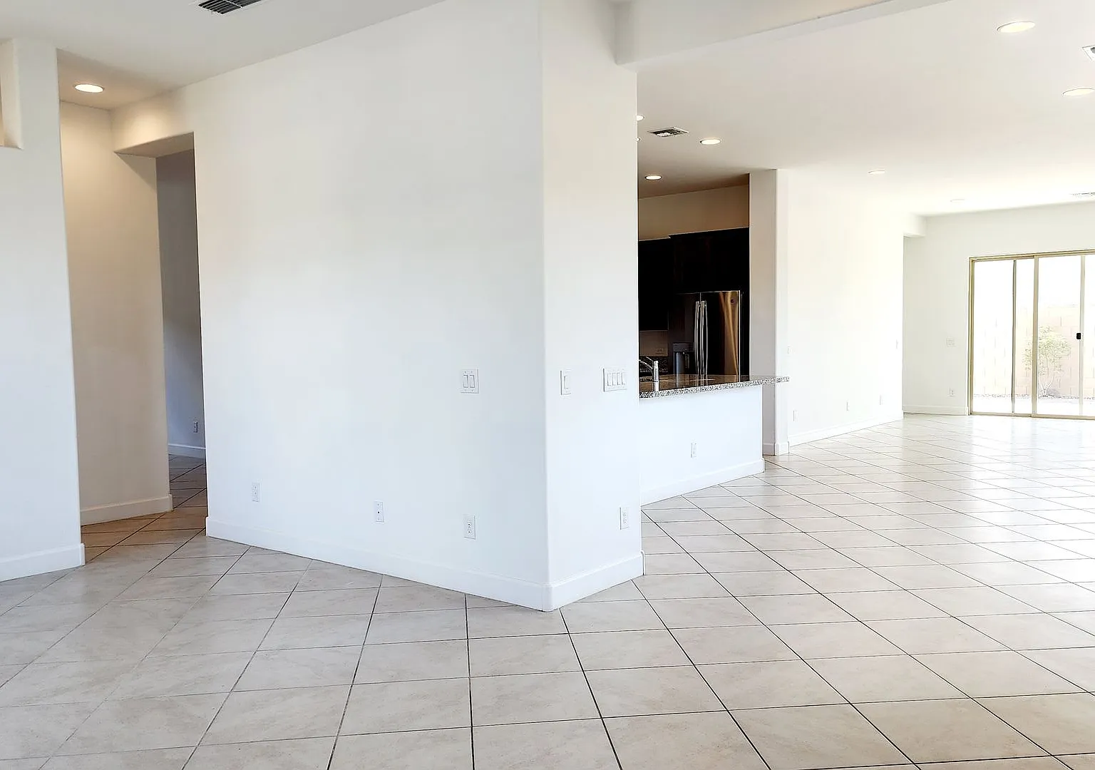 New 3 Bedroom Home In Zanjero Trails! — Photo 2
