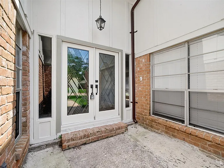 1834 Shadow Rock Dr — Photo 5