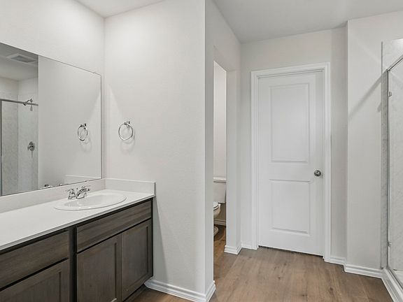 4th image of 624 Edge Hill Ln