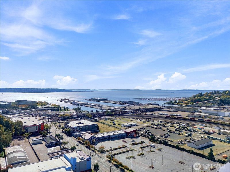 2nd image of 2030 13th Avenue W #101