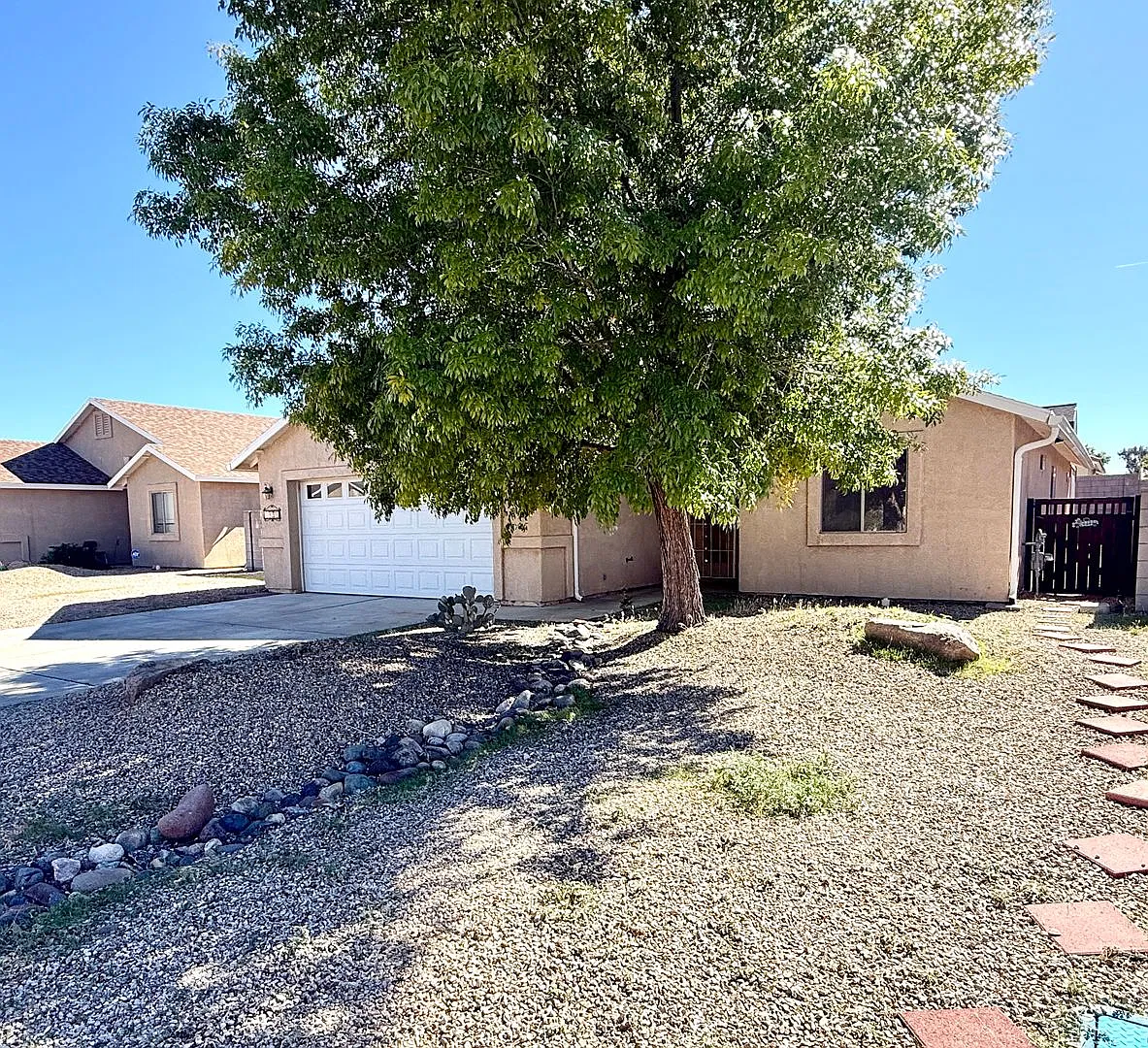 Spacious 3BR/2BA Home with Private Guest Quarters, RV Hookups & Workshop Garage! — Photo 3