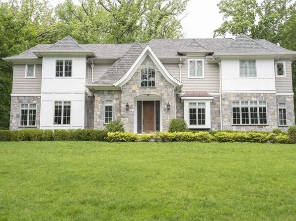 31 Rockhollow Road, Manhasset, NY 11030