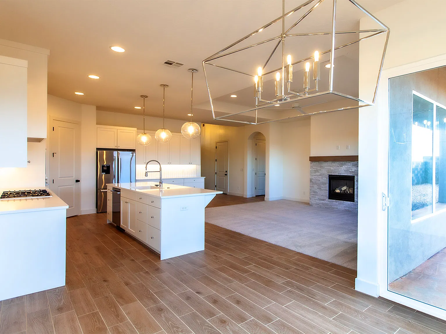 3 bed, 2570 sqft, $2,650 — Photo 3