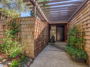 120 Ravenhill Rd, Orinda, CA 94563