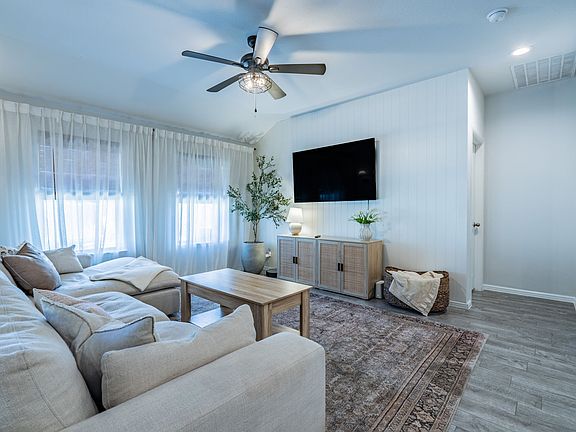 3rd image of 412 Foxhunter St