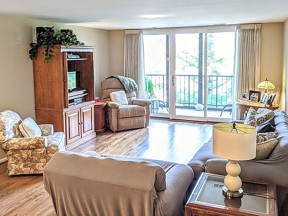 Living Room - Unit 512