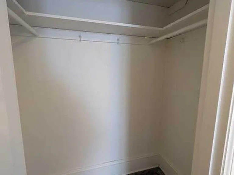 Hawthorne Court — Photo 10