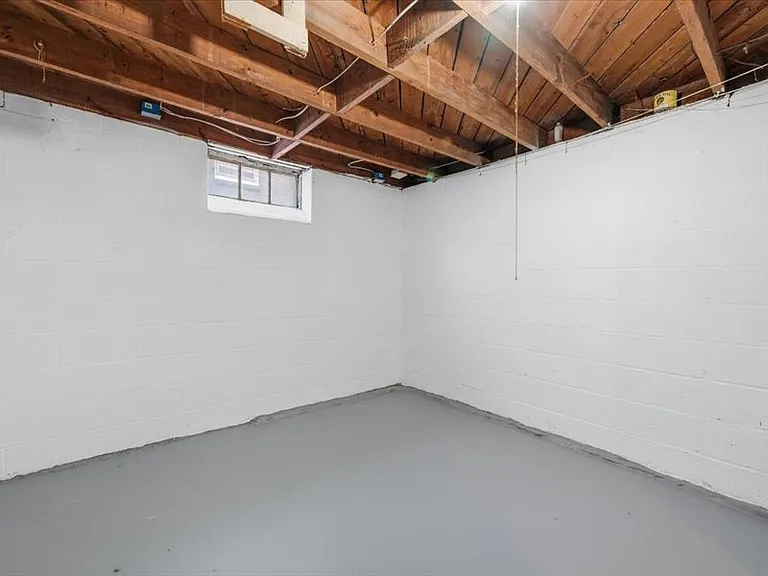 18627 Justine St — Photo 21