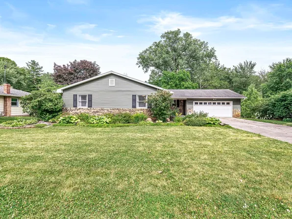 1604 Walnut Creek Blvd, Warsaw, IN 46580