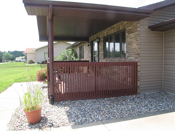 COVERED FRONT PORCH