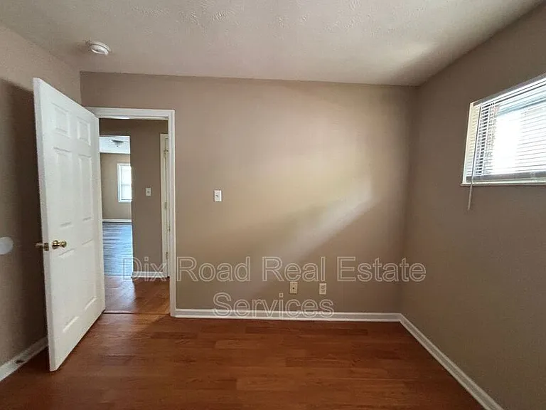 3 N Sutphin St — Photo 14