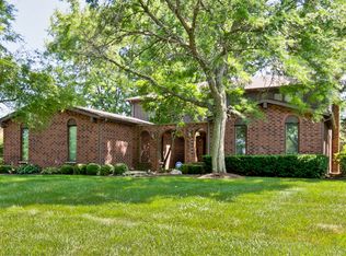 2 Robert Ct, Hawthorn Woods, IL 60047
