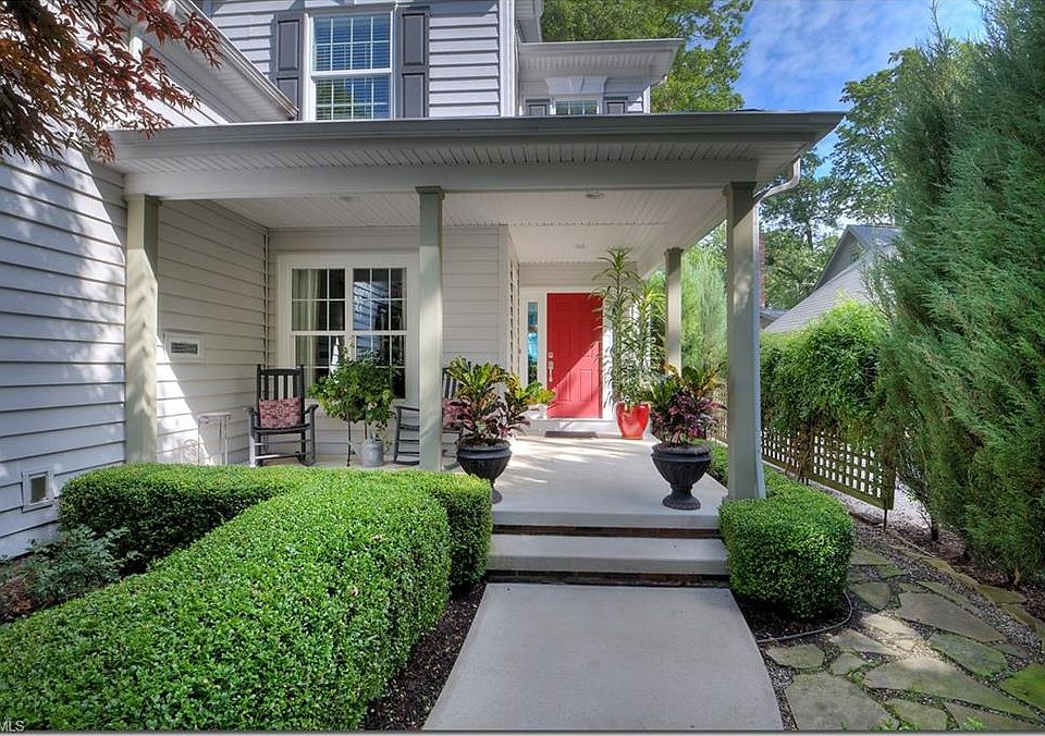 1st image of 27101 Edgecliff Dr