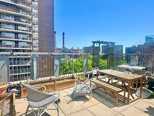 422 E 10th St #5F Photo 1 422 E 10th St #5F Photo 1