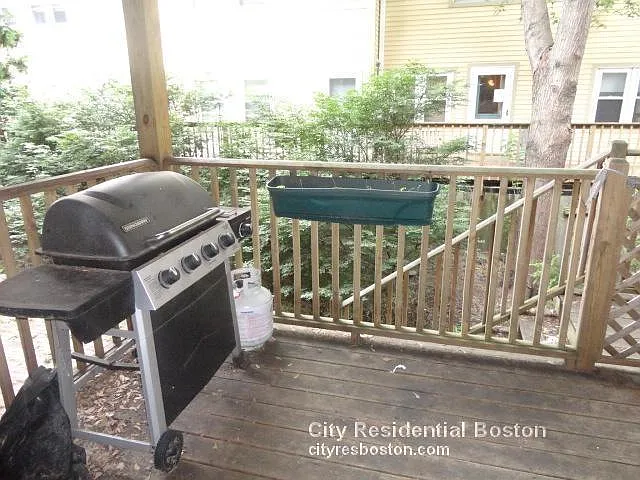 153 W 6th St #1 — Photo 5
