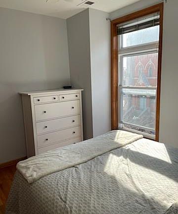 2nd image of 3004 N Lincoln Ave APT 2B