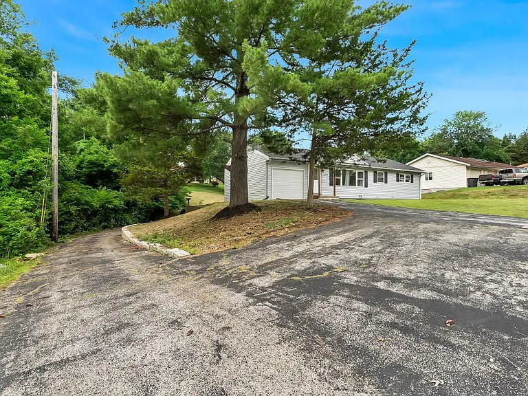 5468 Ringer Rd — Photo 4