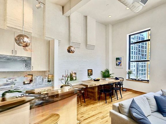 3rd image of 458 Greenwich St APT 5