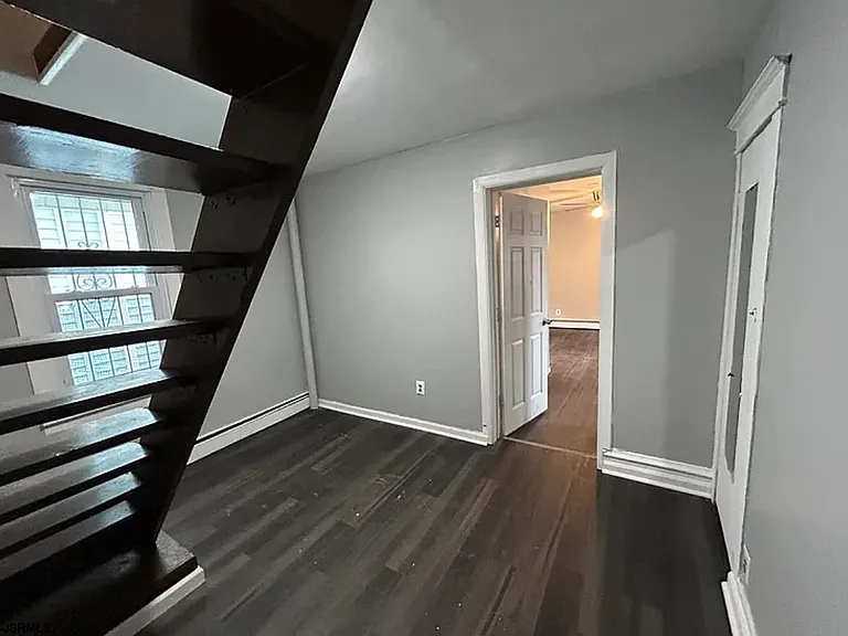 1405 Langston Ave — Photo 11