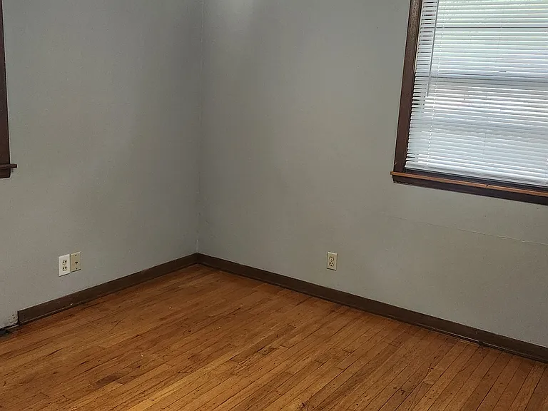 1440 Meadow Dale Dr — Photo 15