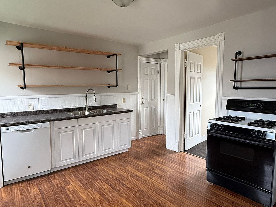 1st image of 137 Vincennes St #2