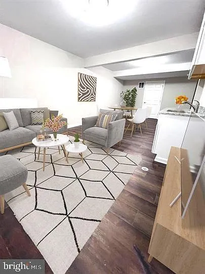 2105 Ruatan St — Photo 3