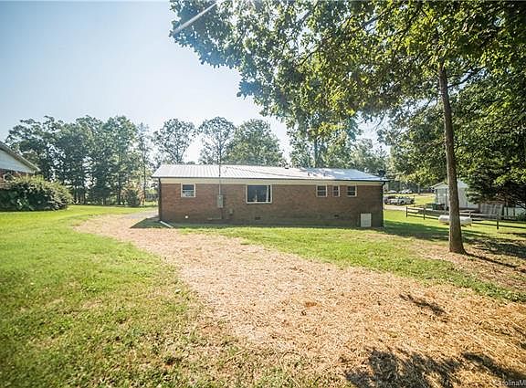 5th image of 121 Danritch Dr