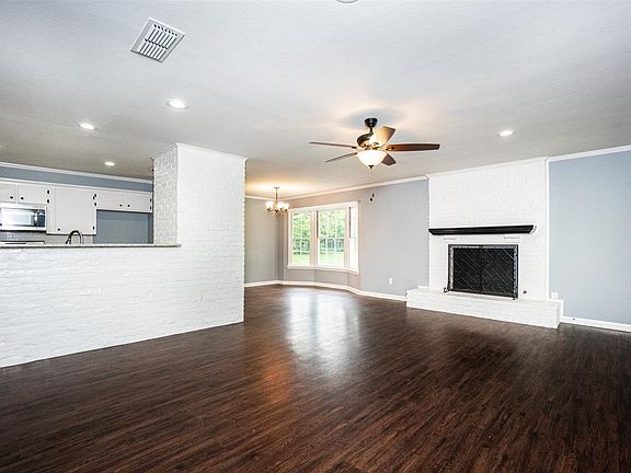 2nd image of 411 Meadowbrook Dr