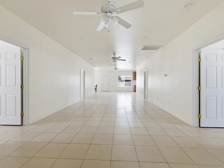 512 W Brown St — Photo 5