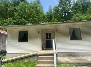 880 Little Peter Cave Rd, Lovely, KY 41231