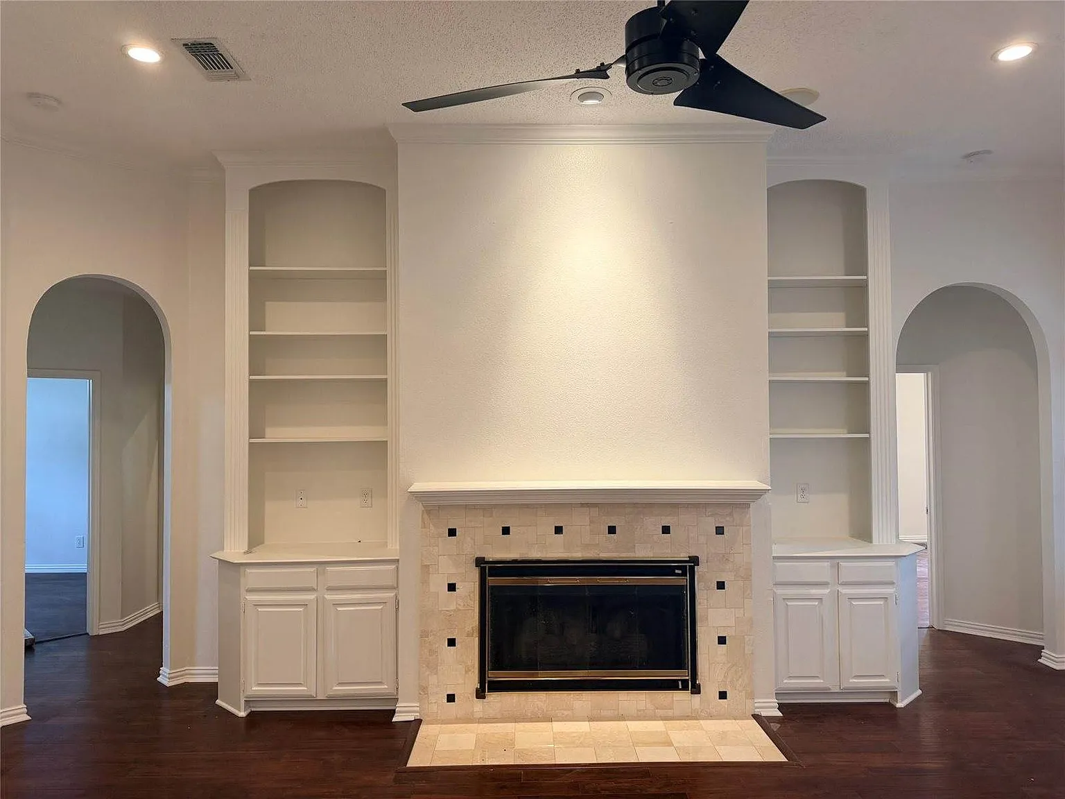 4 bed, 2157 sqft, $3,200 — Photo 4