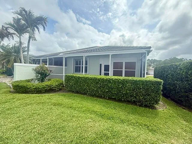 4645 SE Bridgetown Ct — Photo 3